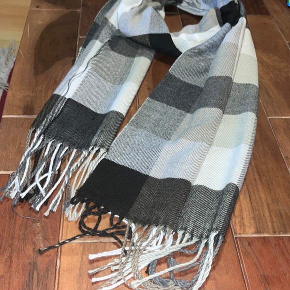 Cute black-grey-white scarfs! - Picture 7 of 8